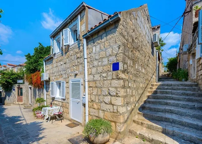 Charming Dalmatian 2-Bedroom Cottage In The Heart Of Old Town Cavtat
