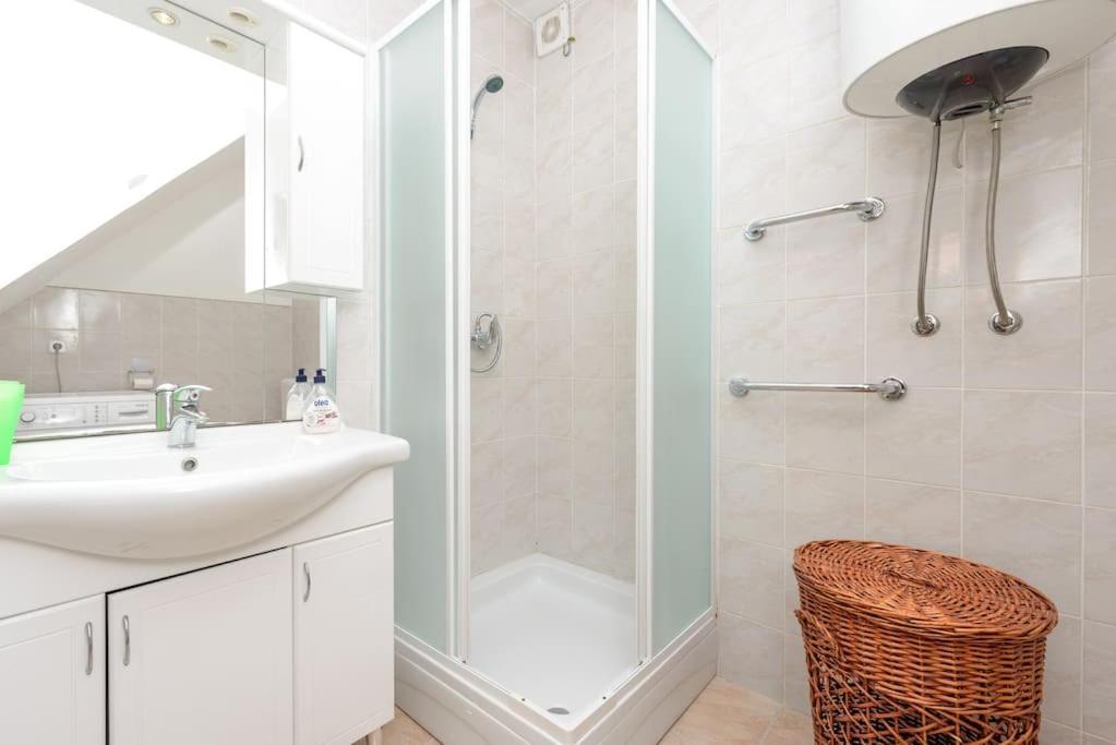 Charming Dalmatian 2-bedroom In The Heart Of Old Town Apartment Cavtat