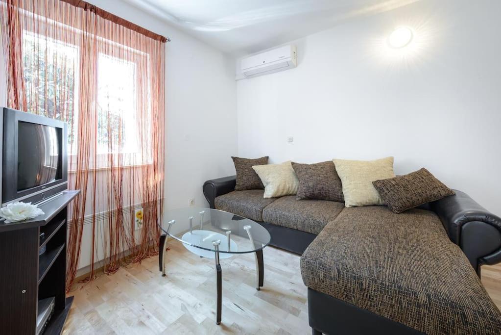 Charming Dalmatian 2-bedroom In The Heart Of Old Town *