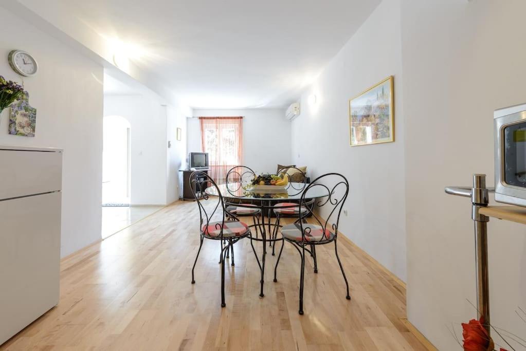 Apartment Charming Dalmatian 2-bedroom In The Heart Of Old Town *