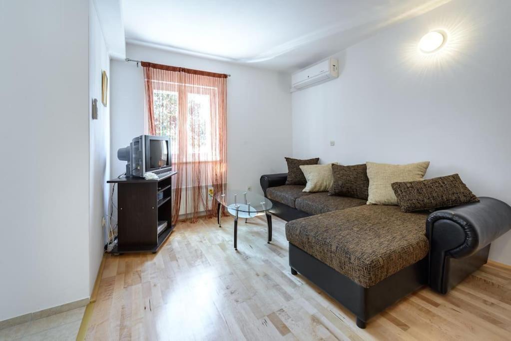 Charming Dalmatian 2-bedroom In The Heart Of Old Town Cavtat