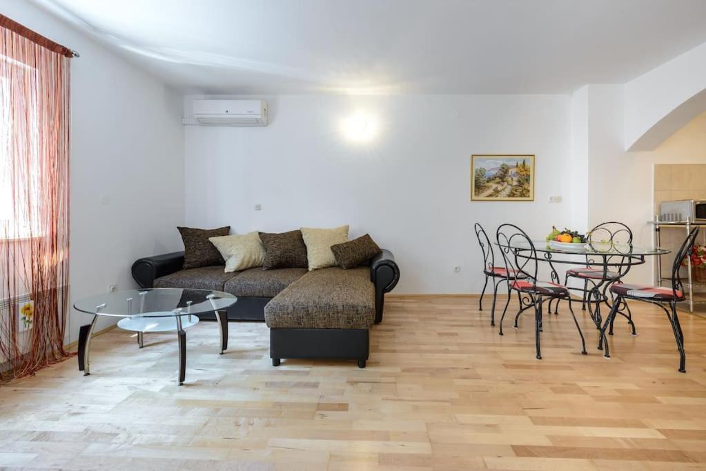 Charming Dalmatian 2-bedroom In The Heart Of Old Town * Cavtat